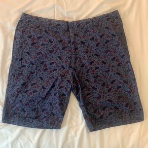 Gently Used Toscano flat front blue/red paisley shorts Men’s waist size 40
